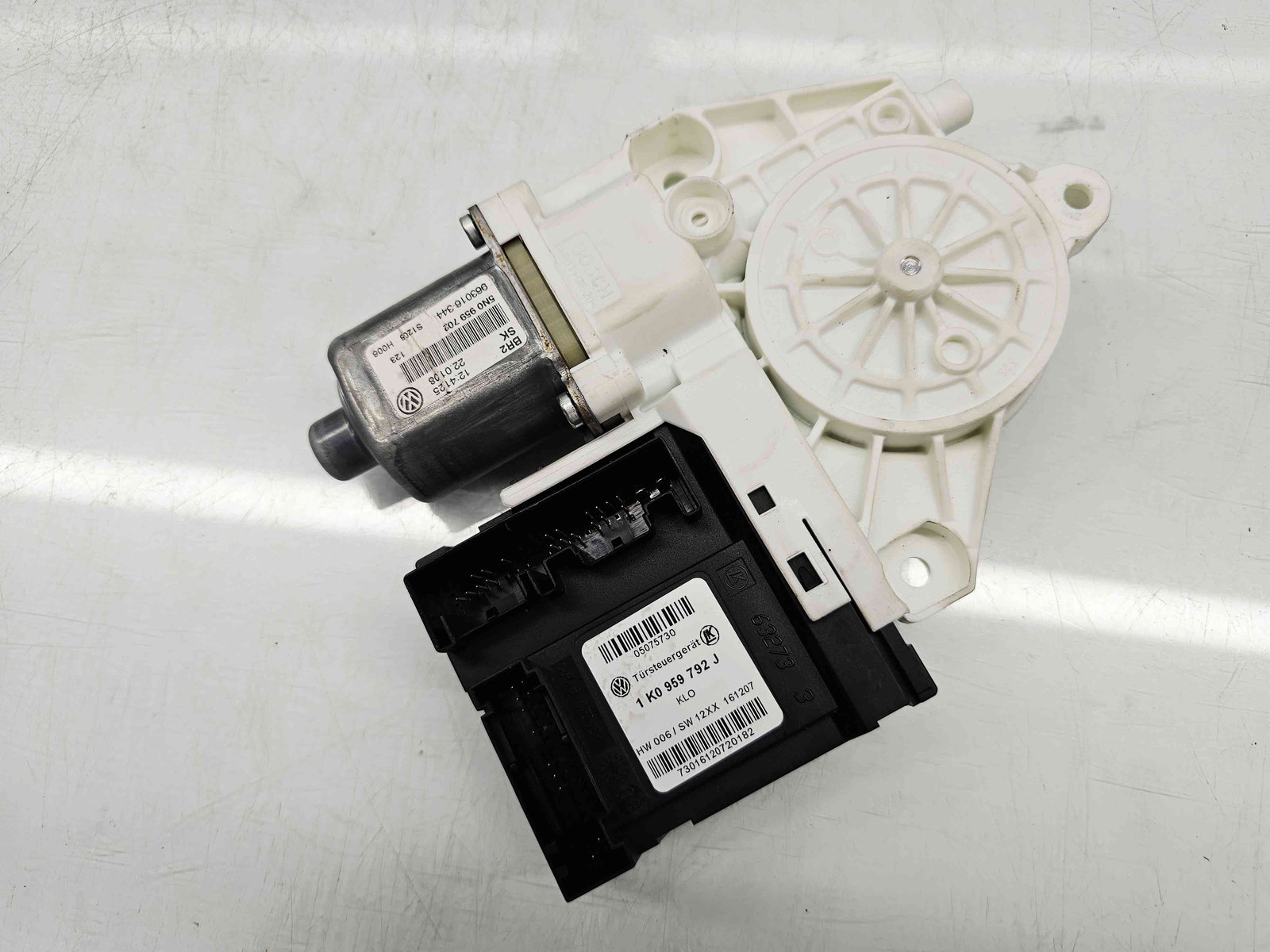 Motoras geam stanga fata Volkswagen Tiguan (5N) [Fabr 2007-2016] 5N0959702 - imagine 4