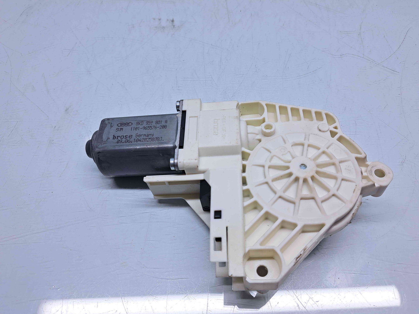 Motoras geam stanga fata Audi A4 (8K5, B8) Avant [Fabr 2008-2015] 8K0959801R - imagine 1