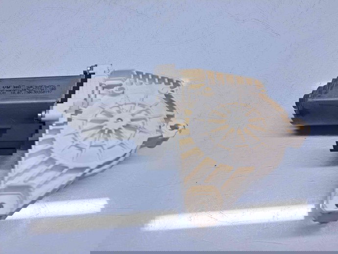 Motoras geam stanga fata Volkswagen Passat B8 (3G2) [Fabr 2015-prezent] 5Q4959801B