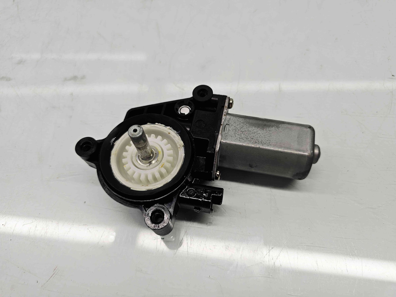 Motoras geam stanga spate Renault Kadjar [Fabr 2015-prezent] C17690100 - imagine 2