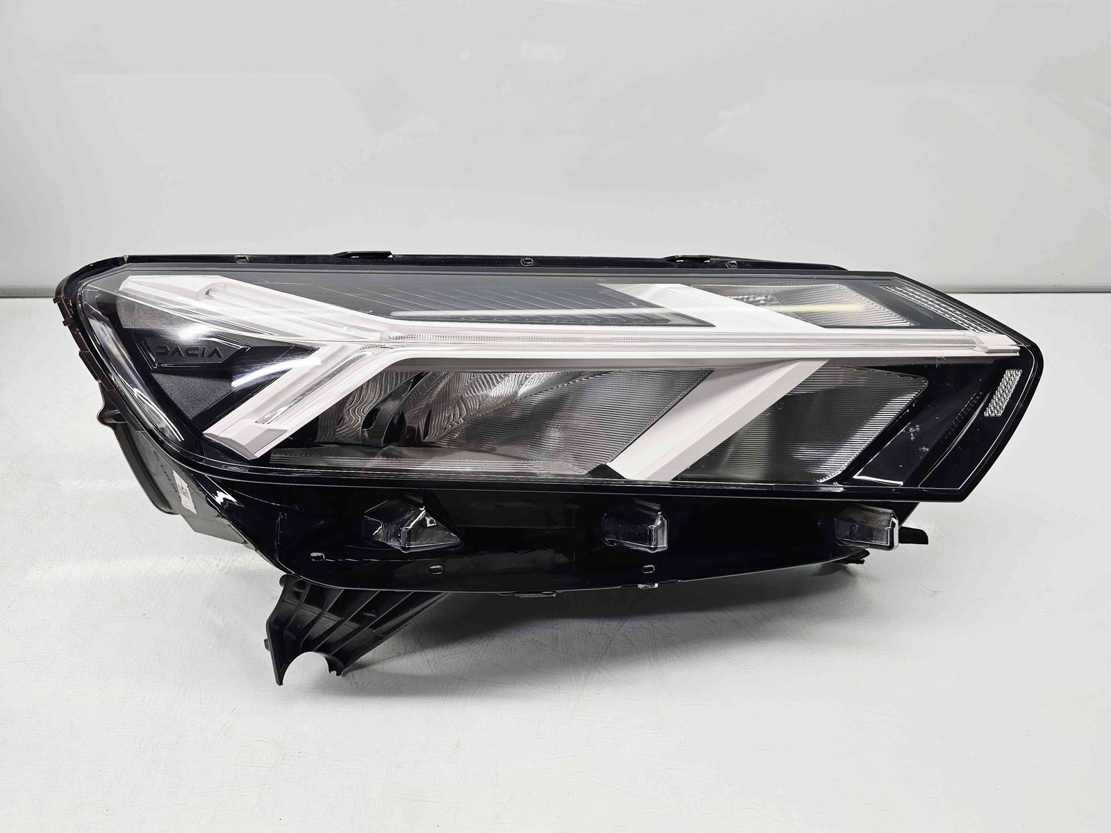 Far dreapta Dacia Jogger facelift [Fabr 2021-2025] 260104948R - imagine 1