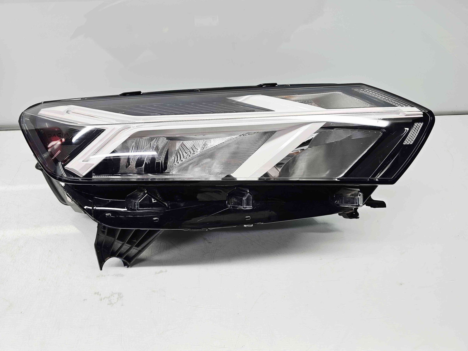 Far dreapta Dacia Jogger facelift [Fabr 2021-2025] 260104948R - imagine 10