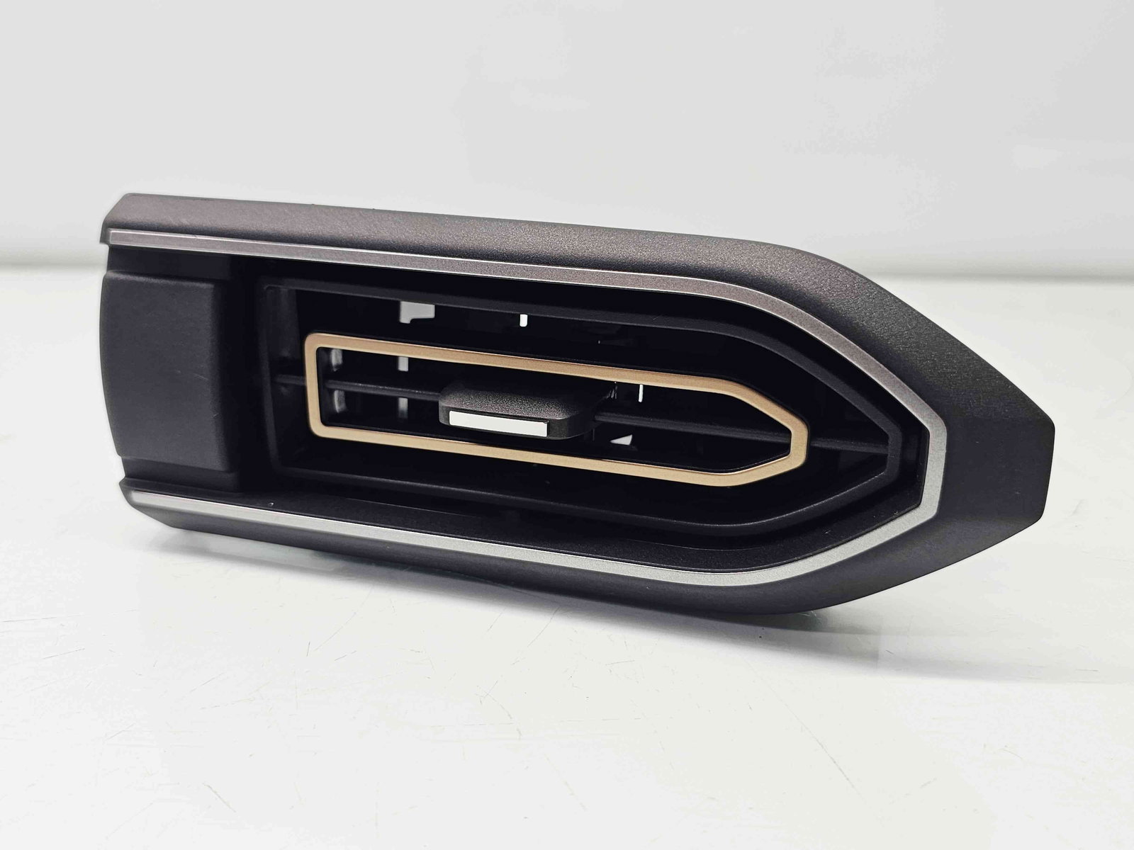 Grila aerisire dreapta Dacia Jogger facelift [Fabr 2021-2025] 687604537R - imagine 5