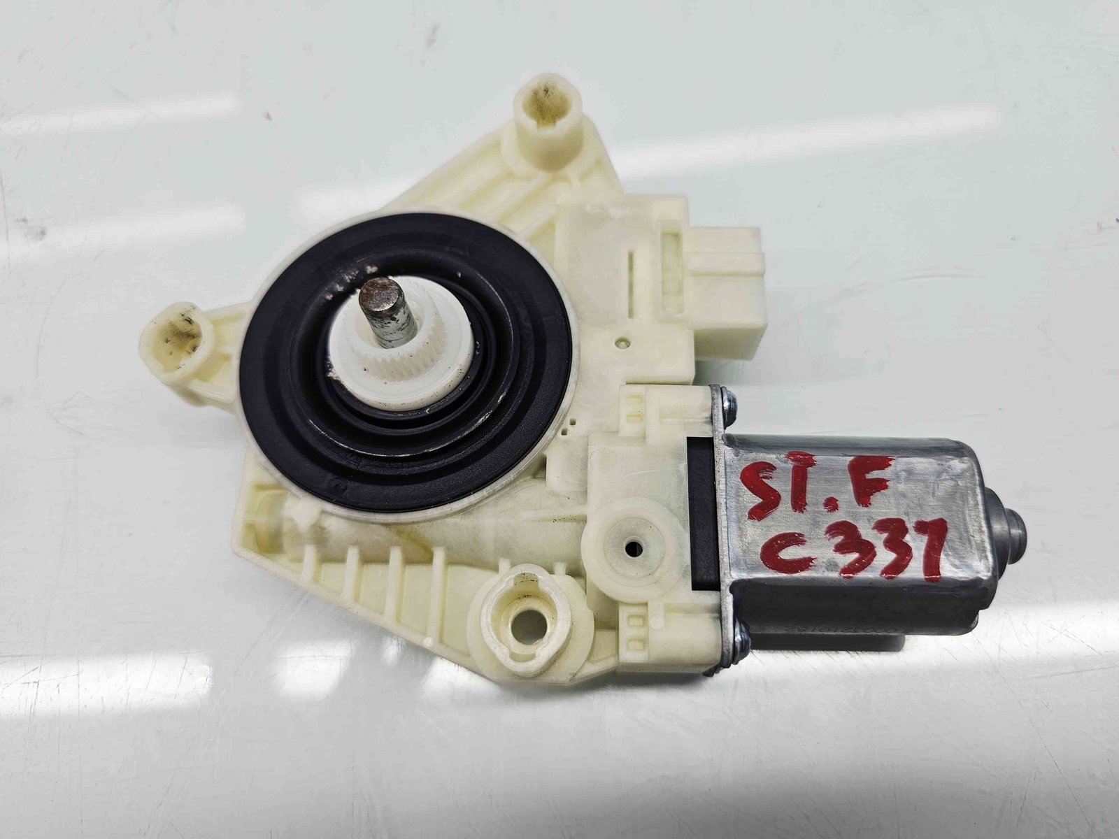 Motoras geam stanga fata Mercedes Clasa C (W205) [Fabr 2014-prezent] A2059060013 - imagine 1