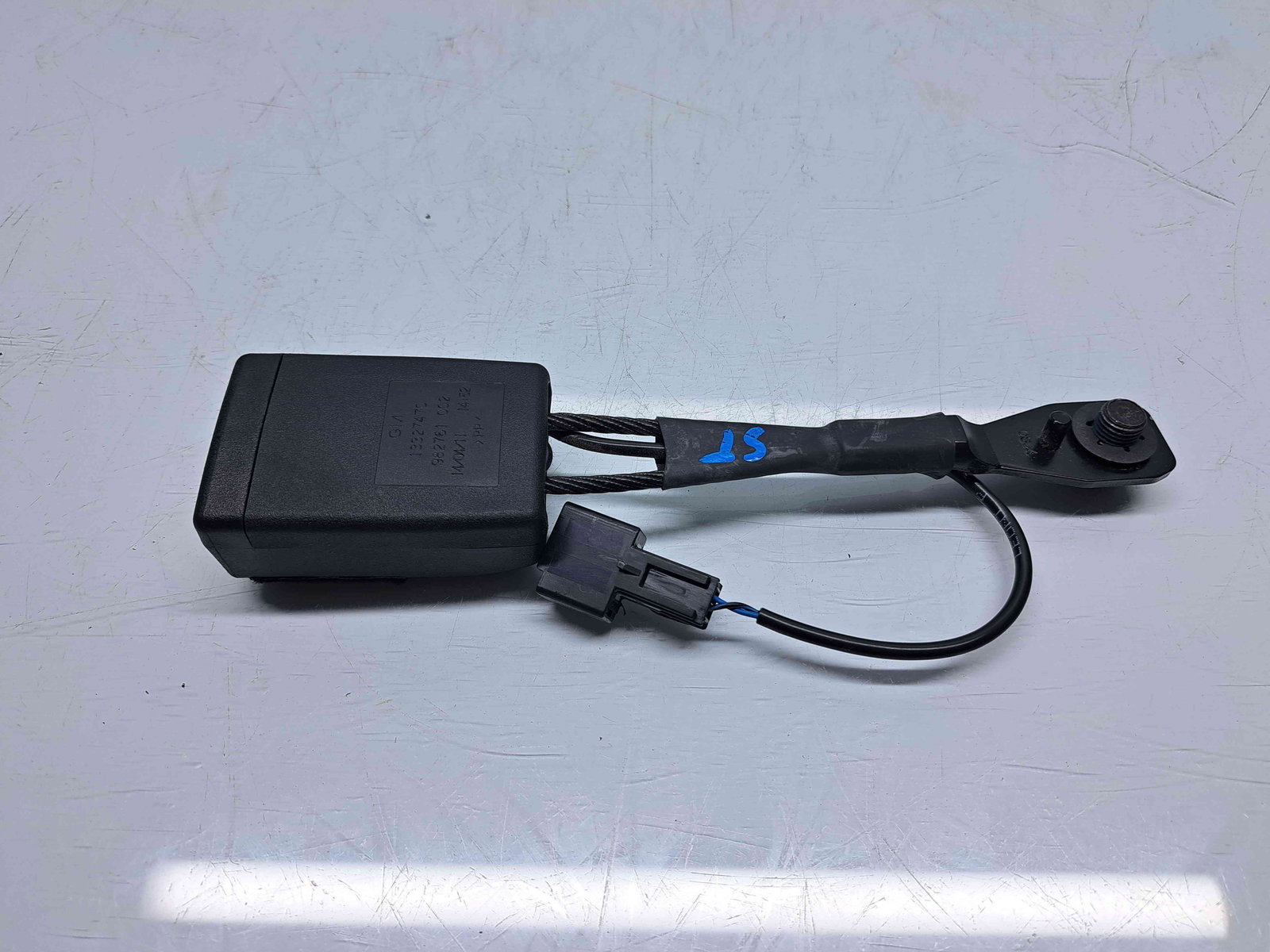 Capsa centura stanga fata Opel Insignia A Facelift [Fabr 2008-2016] 13327470 - imagine 1