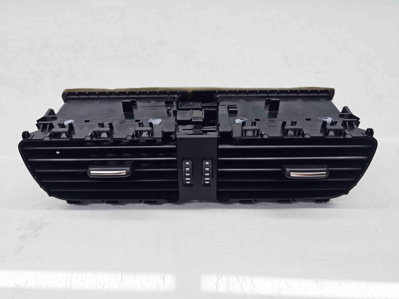 Grila aerisire centrala Audi A4 (8K2, B8) [Fabr 2008-2015] 8T2820951B - imagine 1