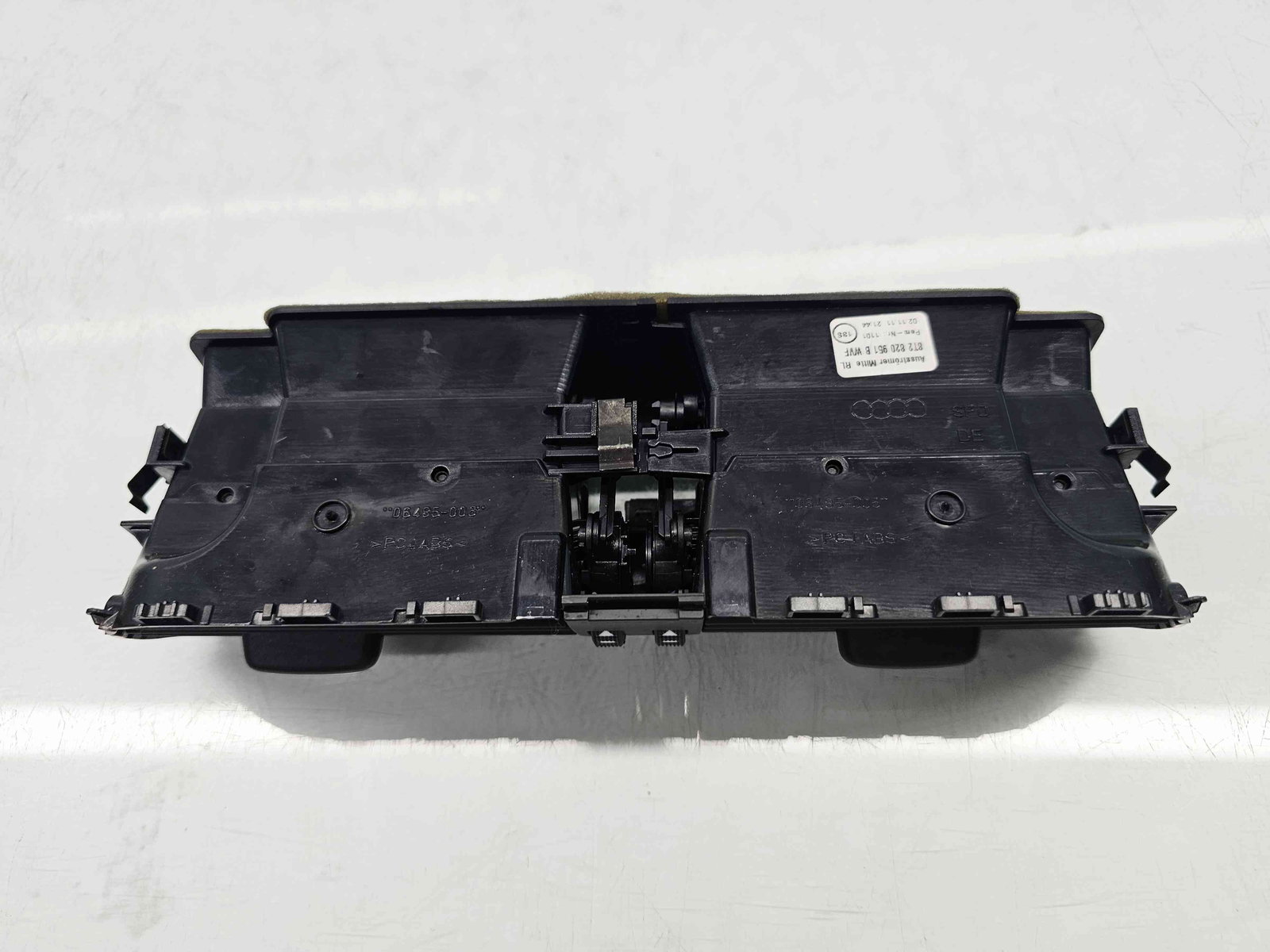 Grila aerisire centrala Audi A4 (8K2, B8) [Fabr 2008-2015] 8T2820951B - imagine 2