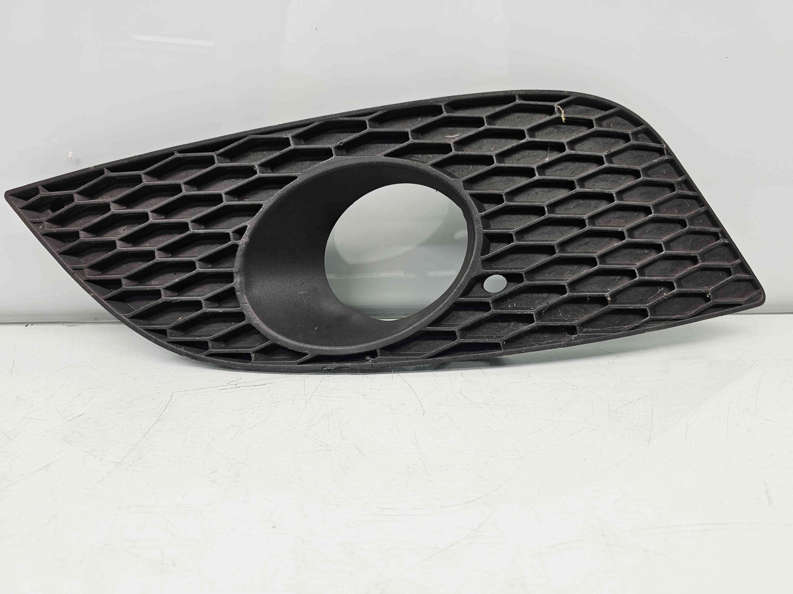 Grila proiector dreapta Seat Leon (1P1) [Fabr 2005-2011] Facelift 1P0853666E - imagine 1