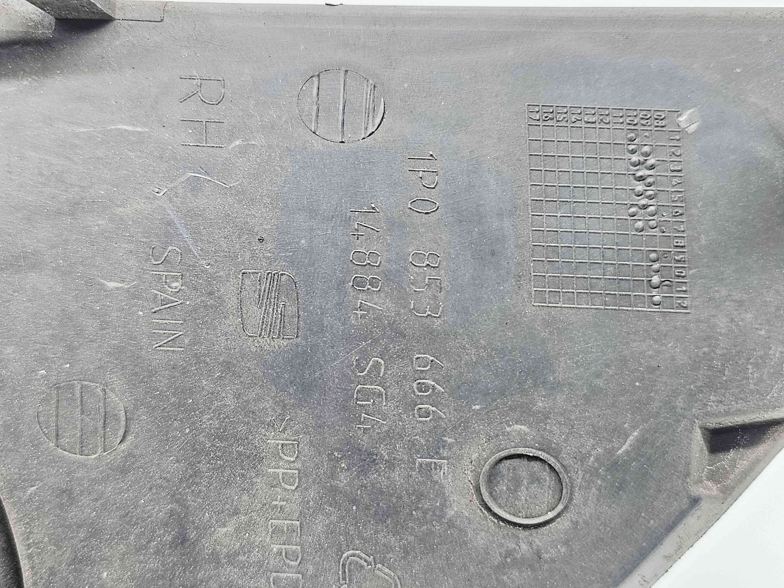 Grila proiector dreapta Seat Leon (1P1) [Fabr 2005-2011] Facelift 1P0853666E - imagine 4