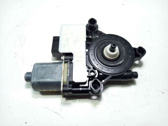 Motoras geam stanga spate 5Q0959811A Skoda Octavia 1.6 CLHA 2012-2022