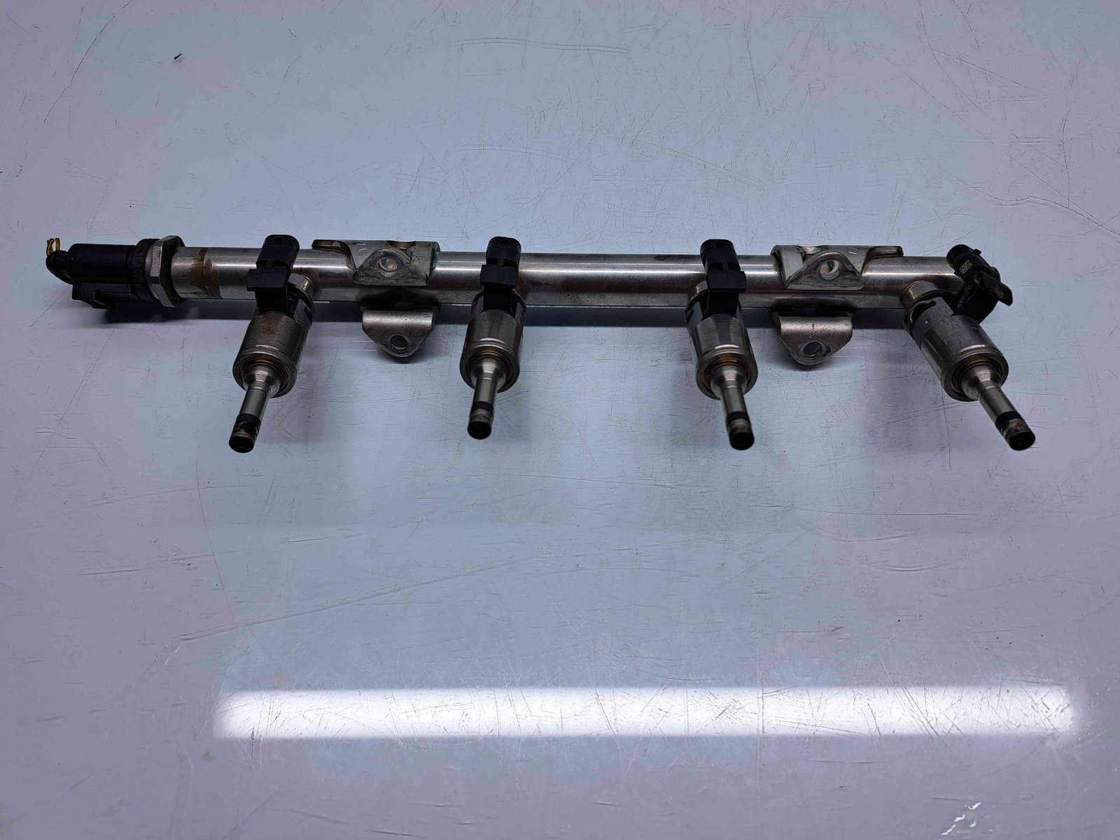 Rampa injectoare Seat Leon ST Combi (5F8) [Fabr 2013-2018] facelift 04E133320D 1.4 TSI CZEA 110KW / 150CP - imagine 1