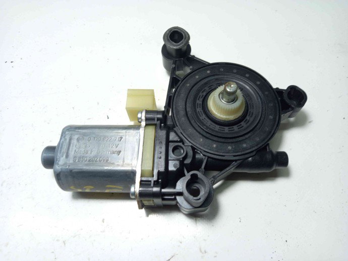 Motoras geam stanga fata 5Q0959801B Skoda Octavia 1.6 CLHA 2012-2022