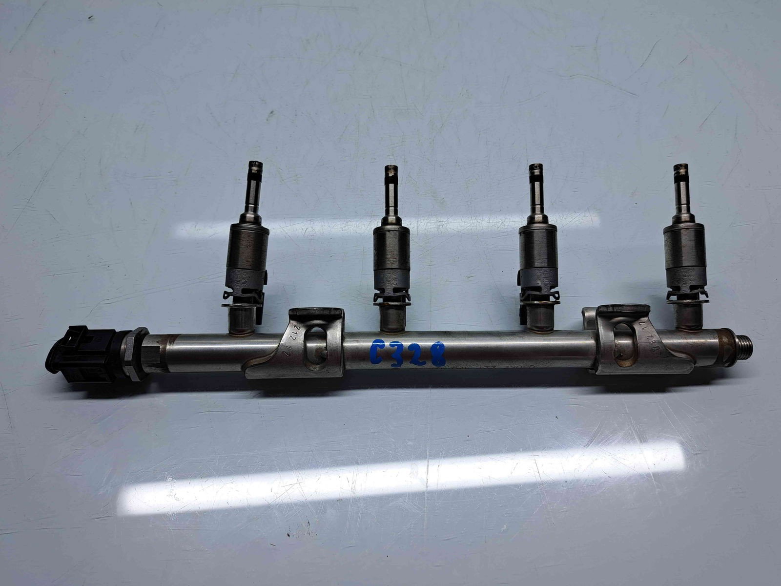 Rampa injectoare Volkswagen Polo (6R) [Fabr 2009-2016] 04E133320D 1.4 TSI CZEA 110KW / 150CP - imagine 2