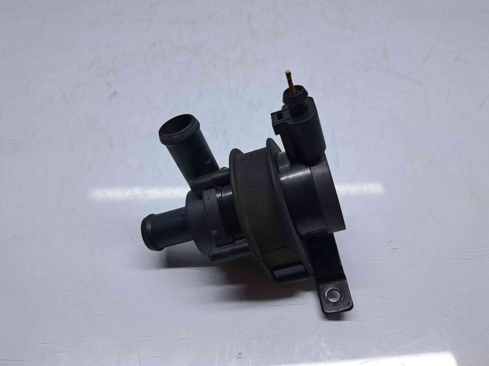 Pompa recirculare apa Seat Ibiza 5 (6J5) [Fabr 2008-2017] 1K0965561L 1.2 TSI CBZB 77KW / 105CP - imagine 1