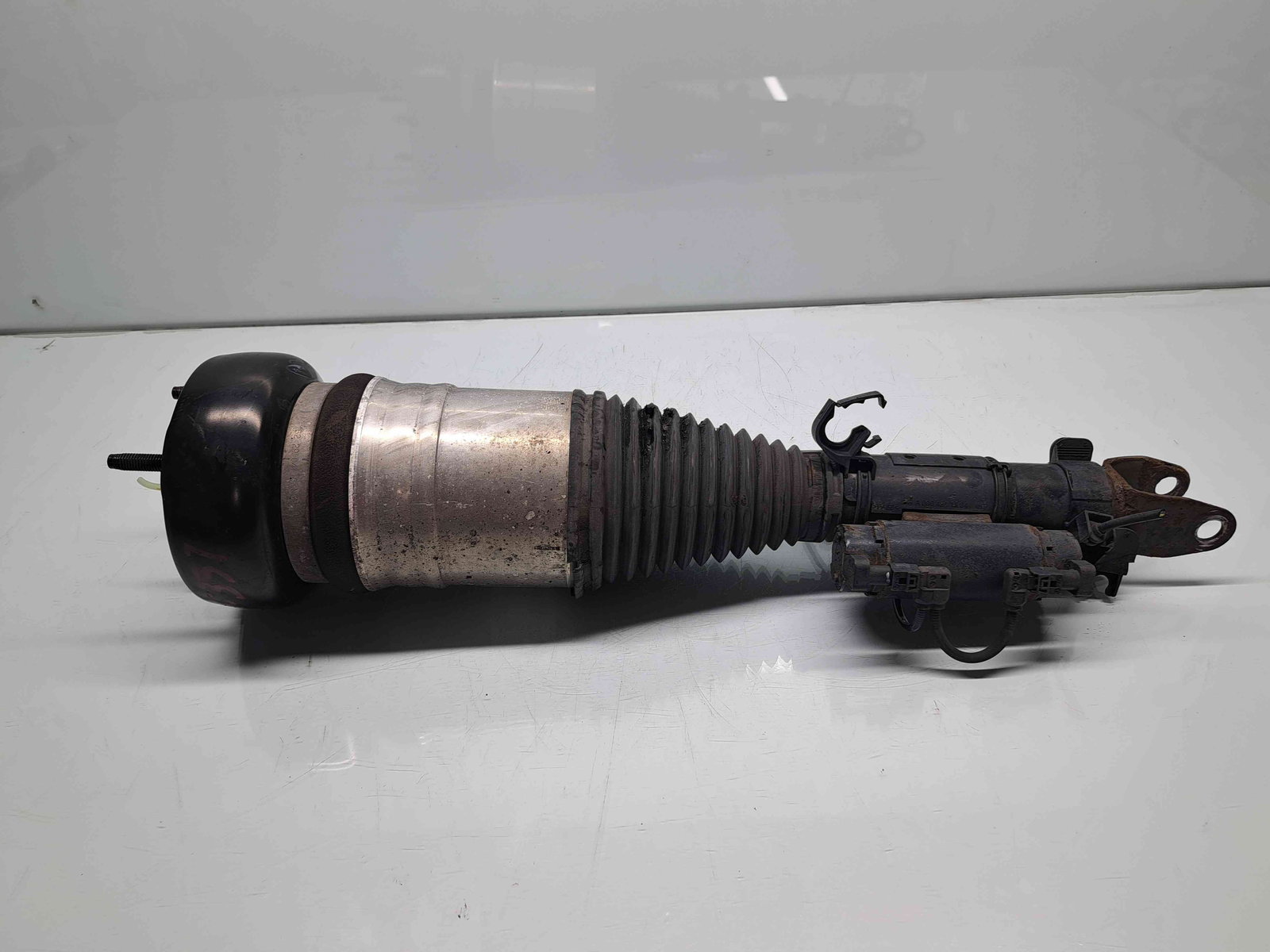 Amortizor dreapta fata Mercedes Clasa C (W205) [Fabr 2014-prezent] A2053200525 2.0 Hibr 274920 210KW / 286CP - imagine 5