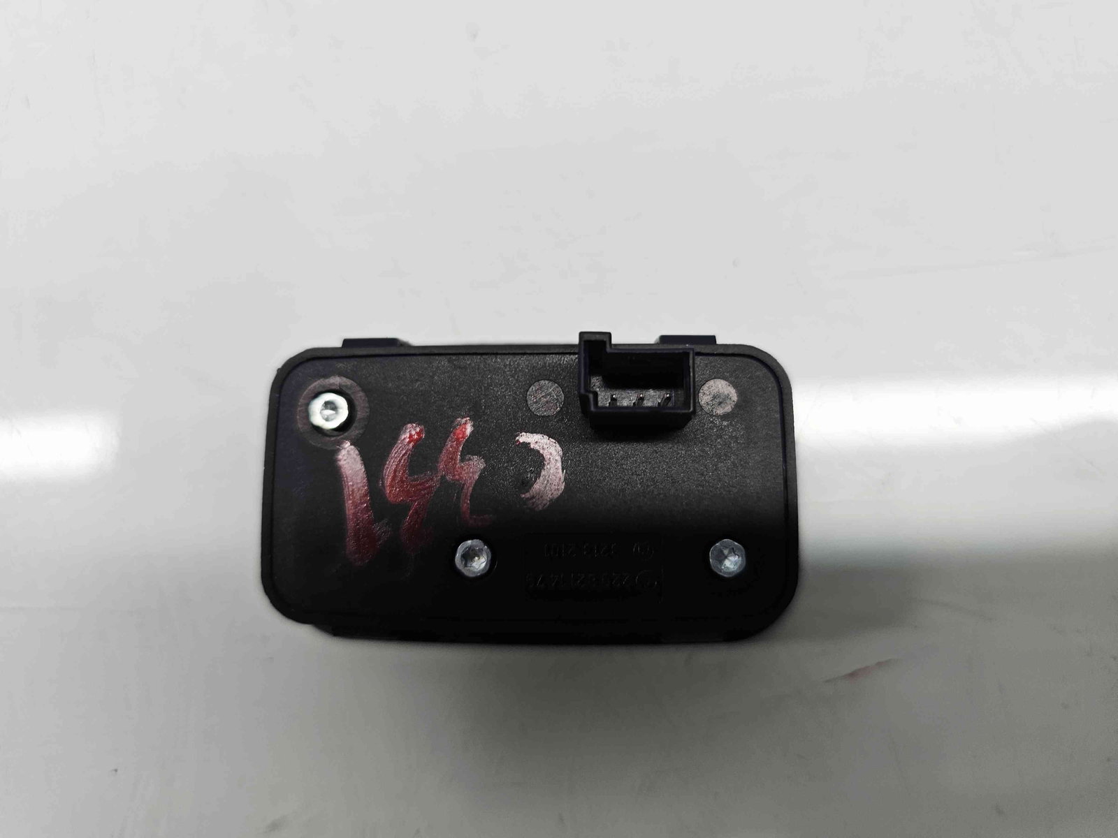 Buton deschidere portbagaj Mercedes Clasa C (W205) [Fabr 2014-prezent] A2208211479 - imagine 2