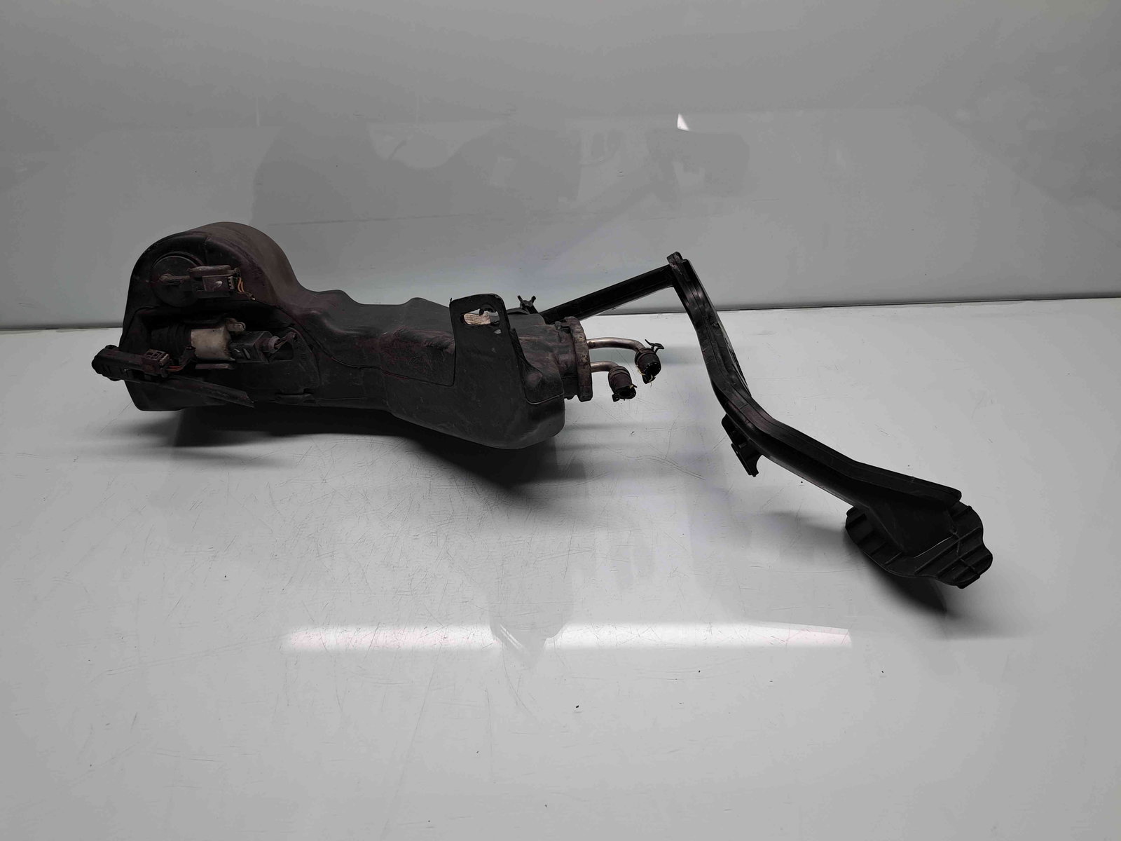 Vas lichid parbriz Mercedes Clasa C (W205) [Fabr 2014-prezent] A20586020 - imagine 3