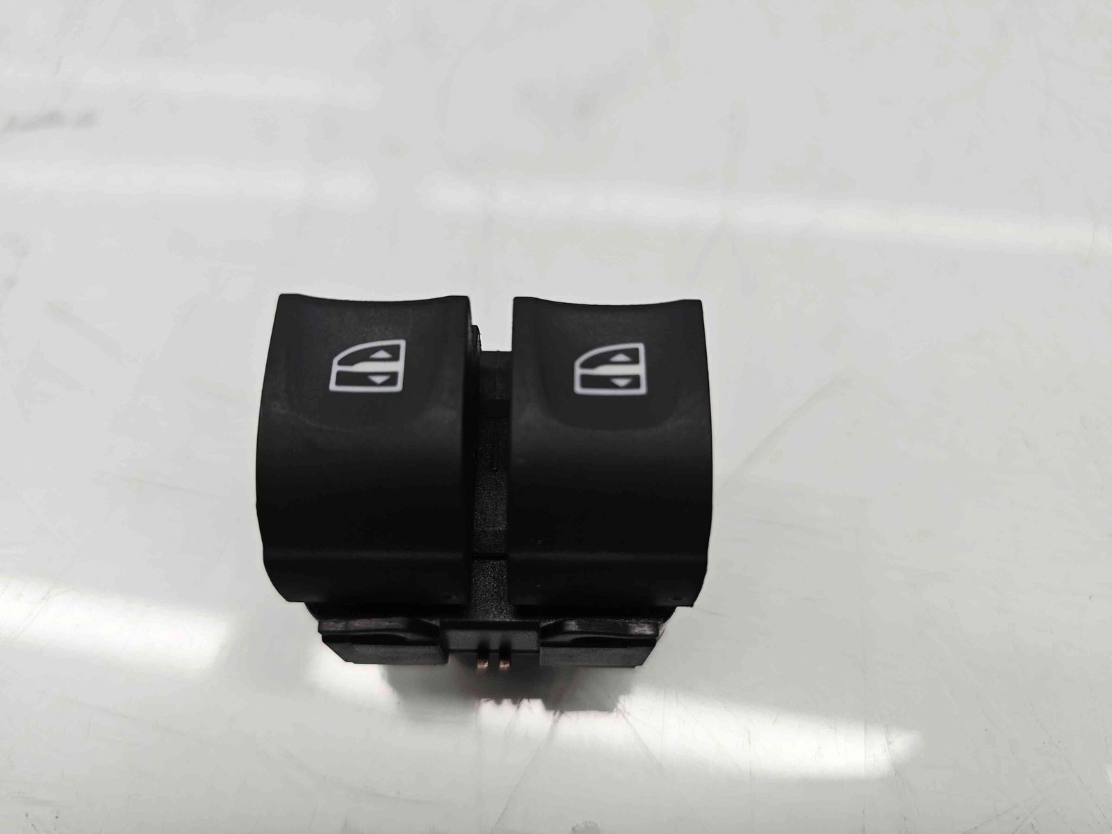 Butoane comanda geamuri sofer Dacia Sandero 3 [Fabr 2021-2023] 254113300R - imagine 2