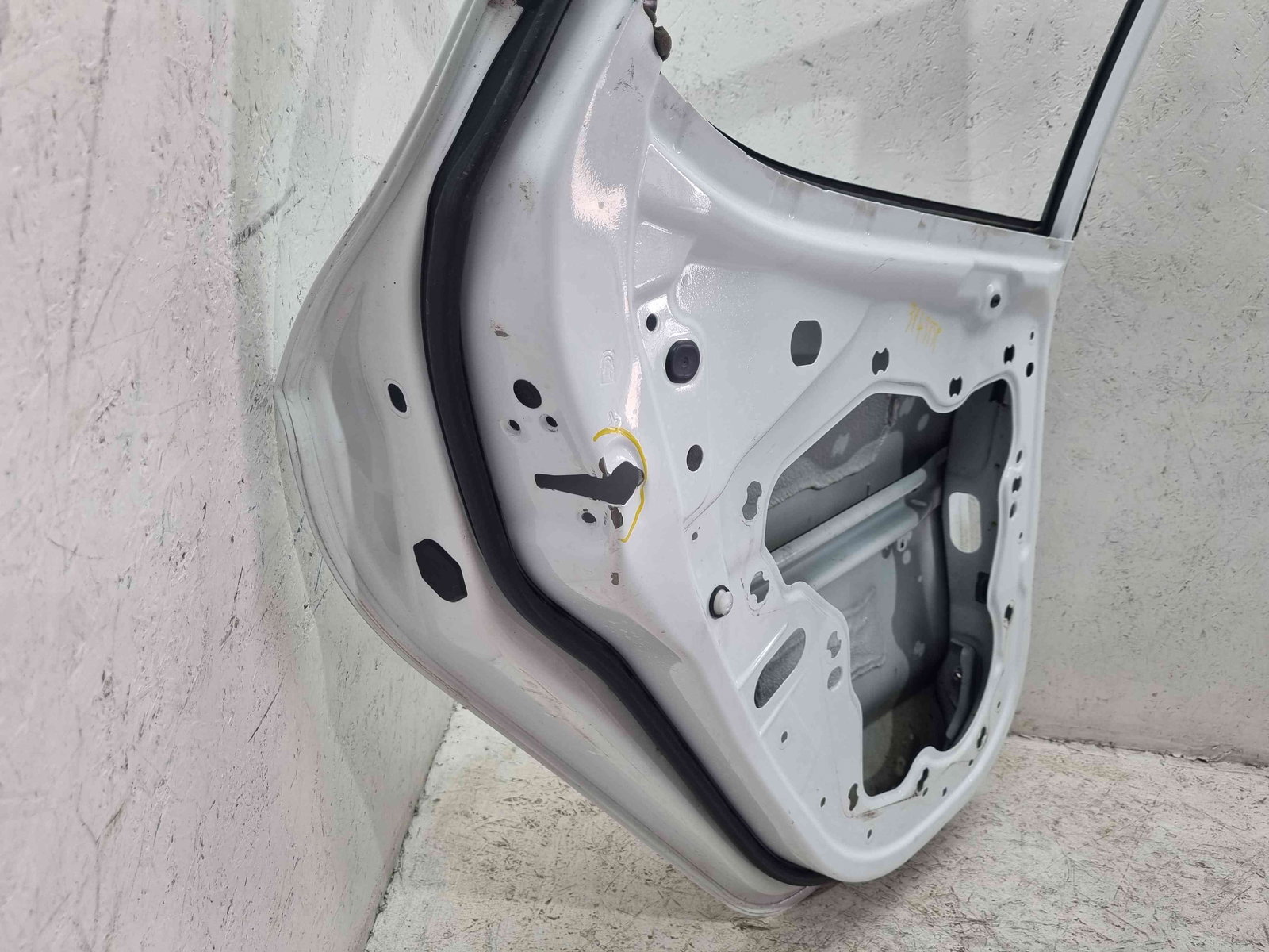 Usa stanga spate Ford Fiesta 8 [Fabr 2017-2025] Frozen White - imagine 8