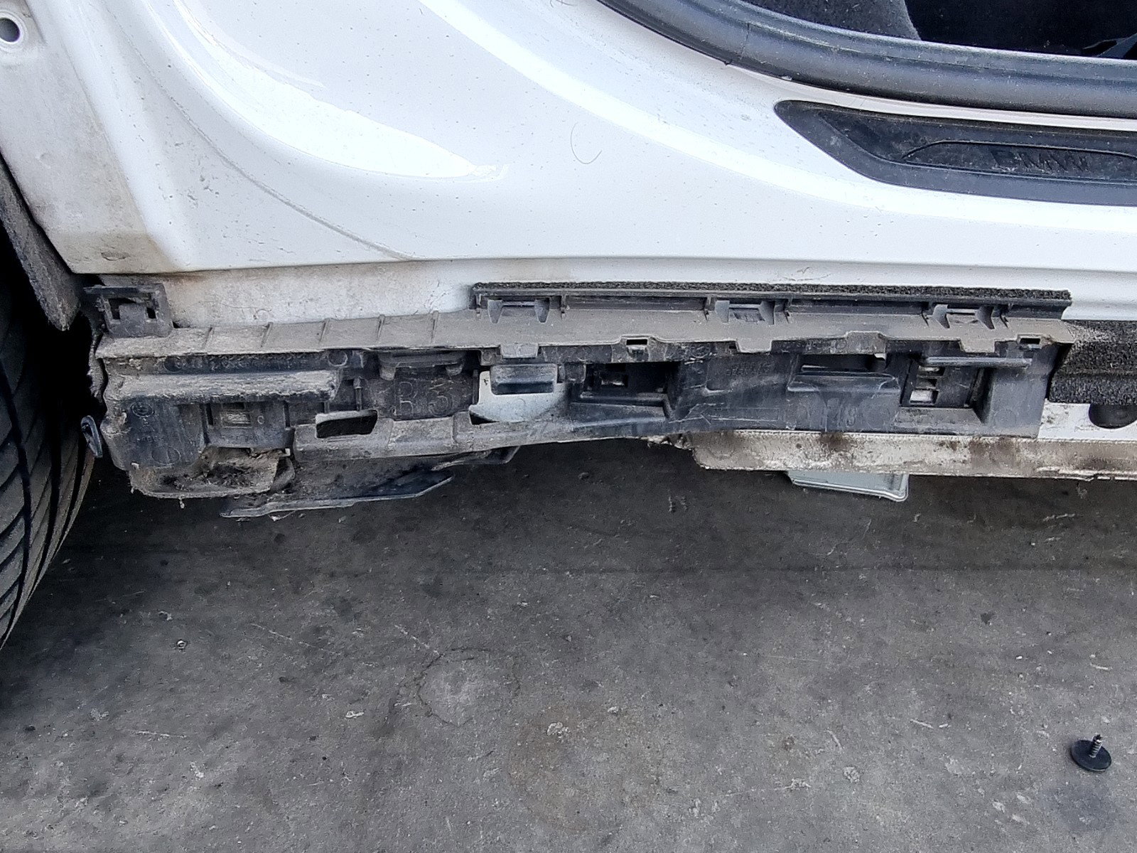 Suport prag dreapta Bmw X1 (F48) [Fabr 2016-2022] 7332334 2.0 B47 110 KW / 150 CP - imagine 2