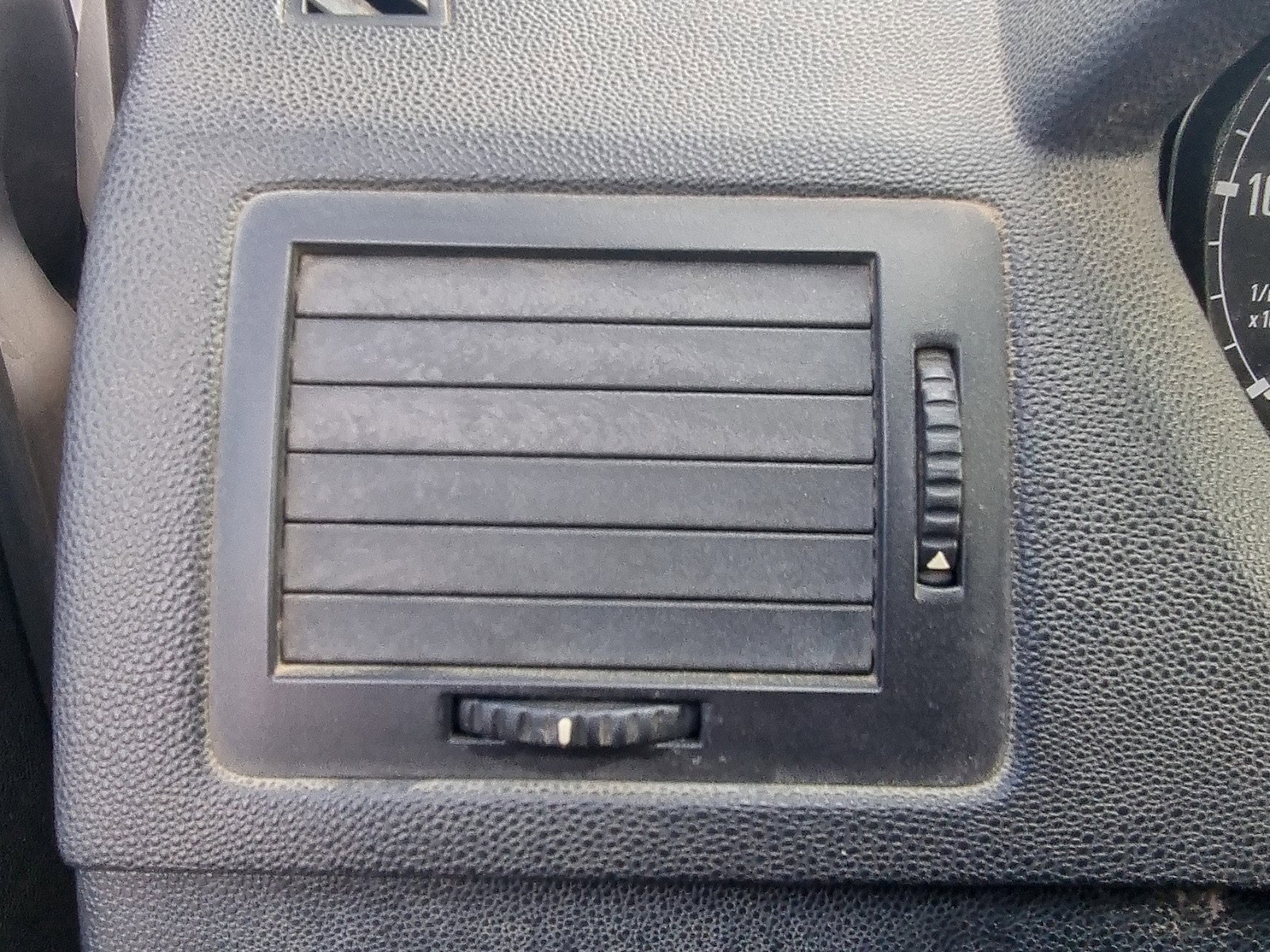 Grila aerisire stanga Skoda Fabia 1 Combi (6Y5) [Fabr 2000-2008] 1.9 SDI ASY 47KW / 64CP - imagine 1