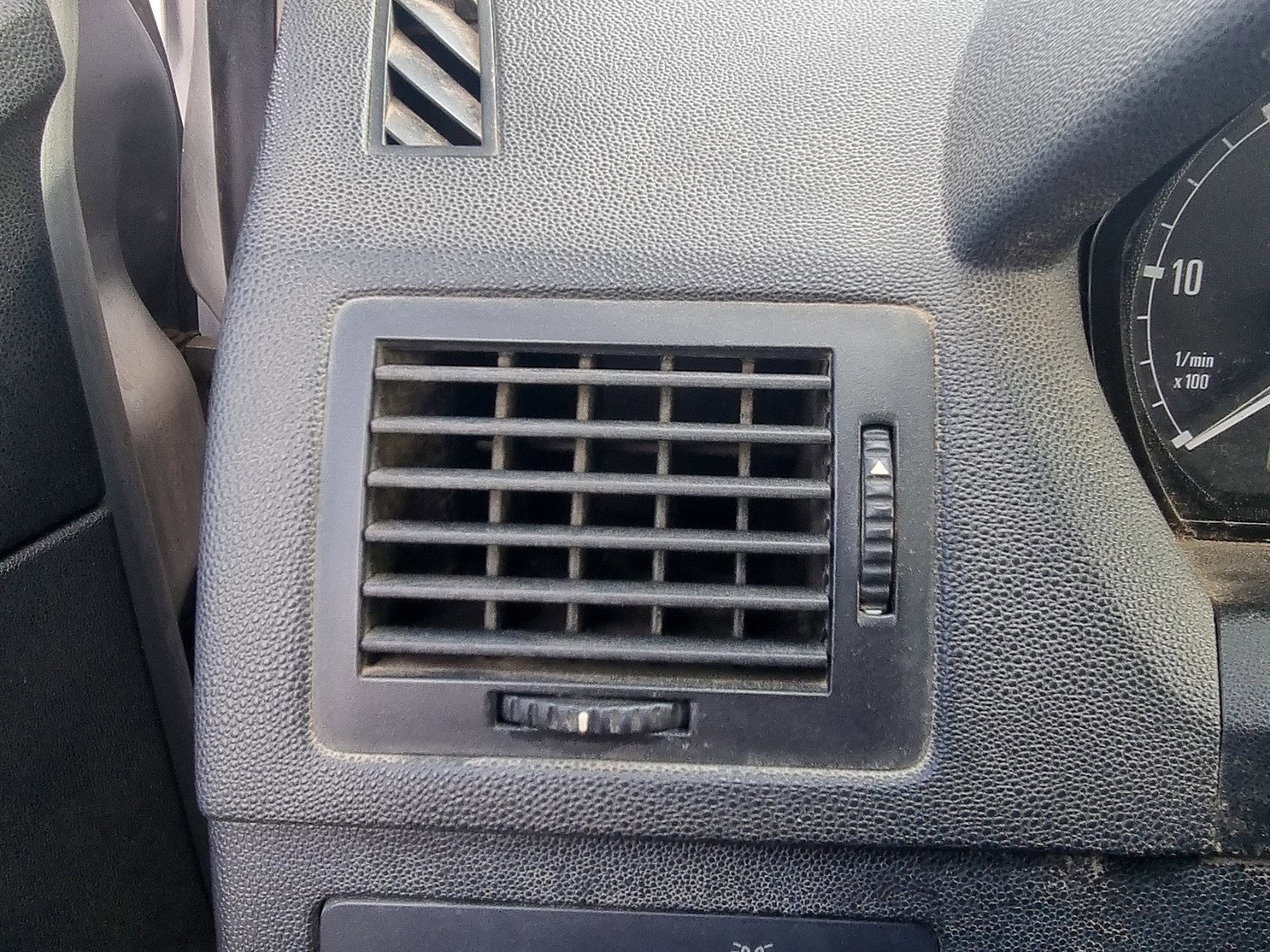 Grila aerisire stanga Skoda Fabia 1 Combi (6Y5) [Fabr 2000-2008] 1.9 SDI ASY 47KW / 64CP - imagine 2