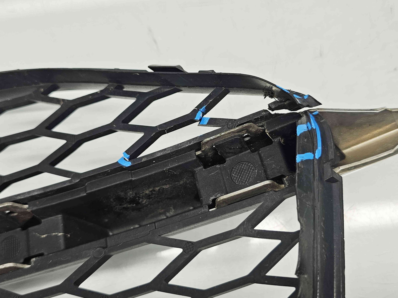 Grila proiector dreapta Audi A7 Sportback (4GA) [Fabr 2011-2017] 4G8807682D - imagine 4