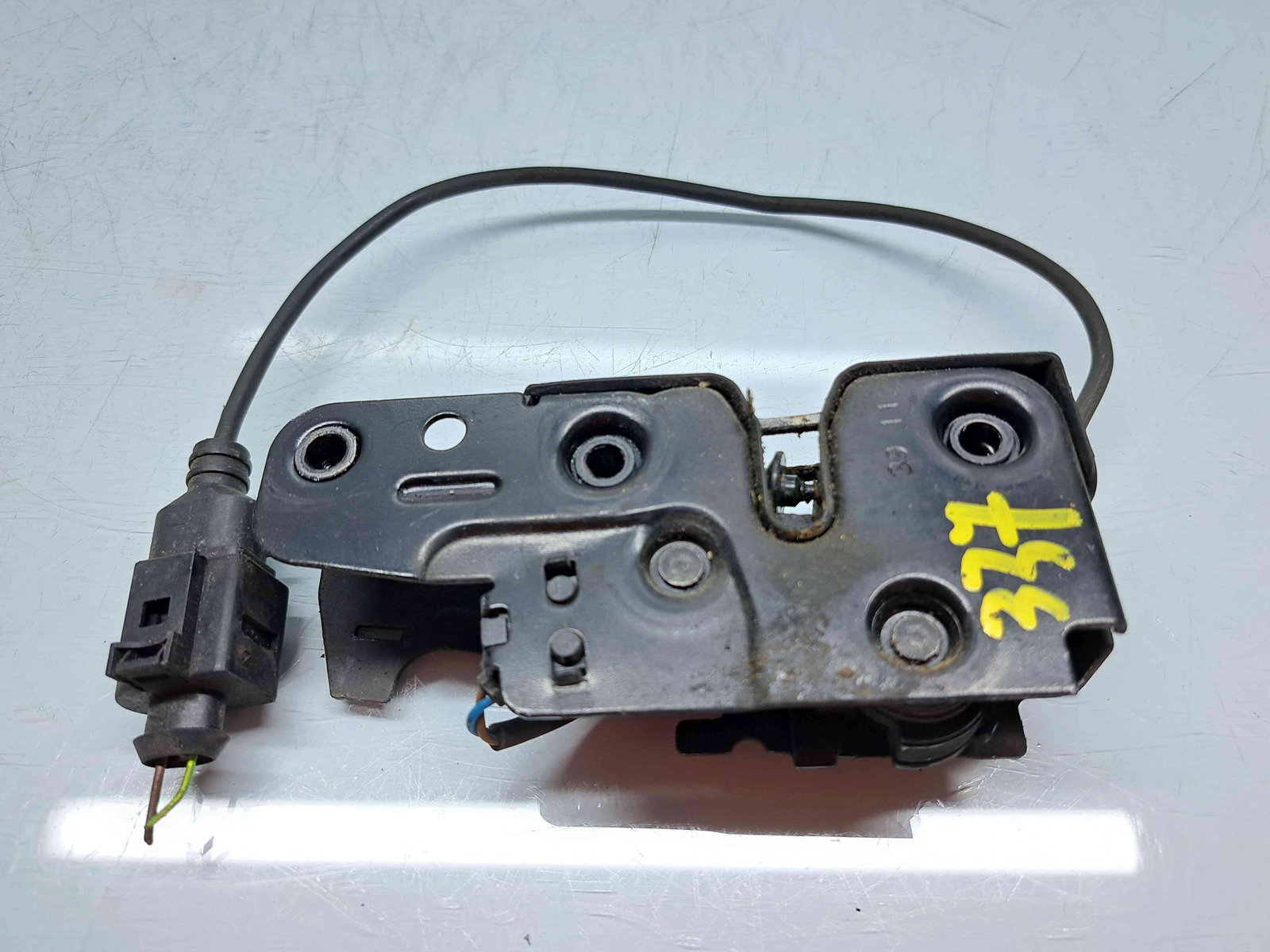 Broasca capota Audi A4 (8K2, B8) [Fabr 2008-2015] 8K0823509D - imagine 1