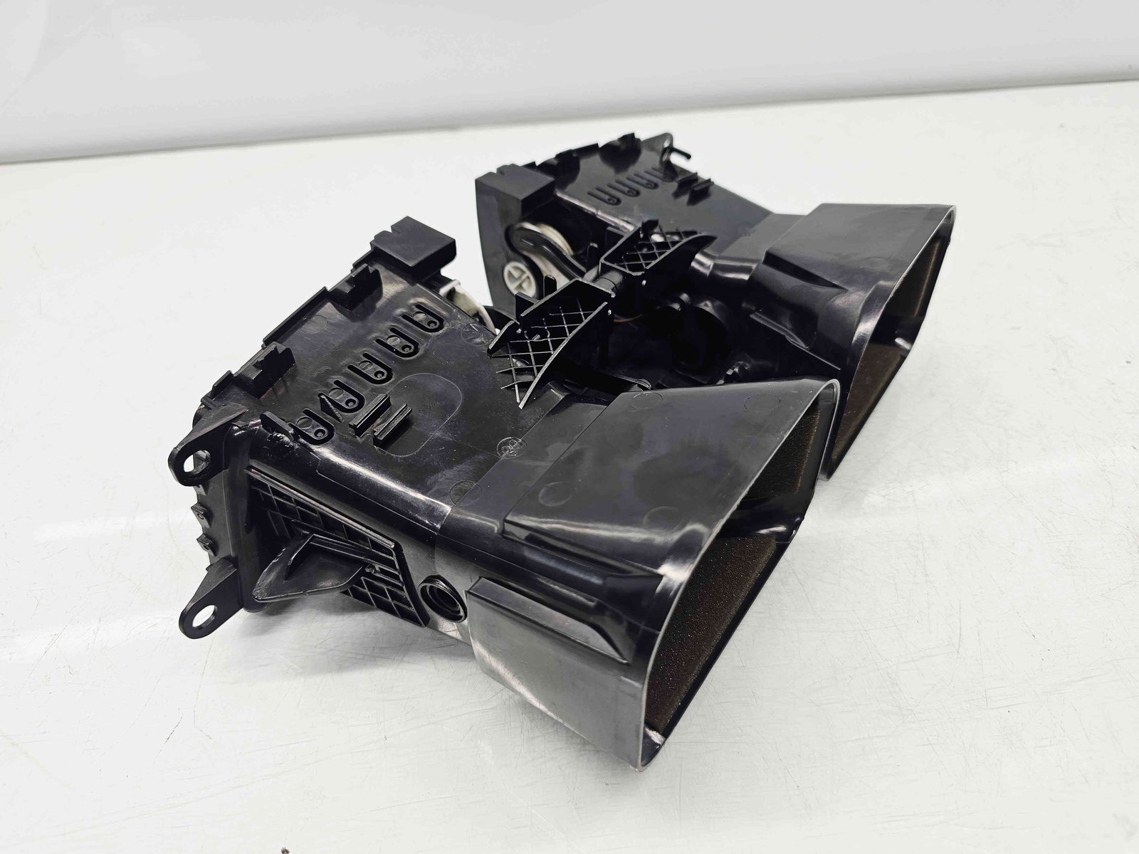 Grila aerisire centrala Mercedes Clasa E (W212) AMG [Fabr 2009-2016] A2128302554 - imagine 7