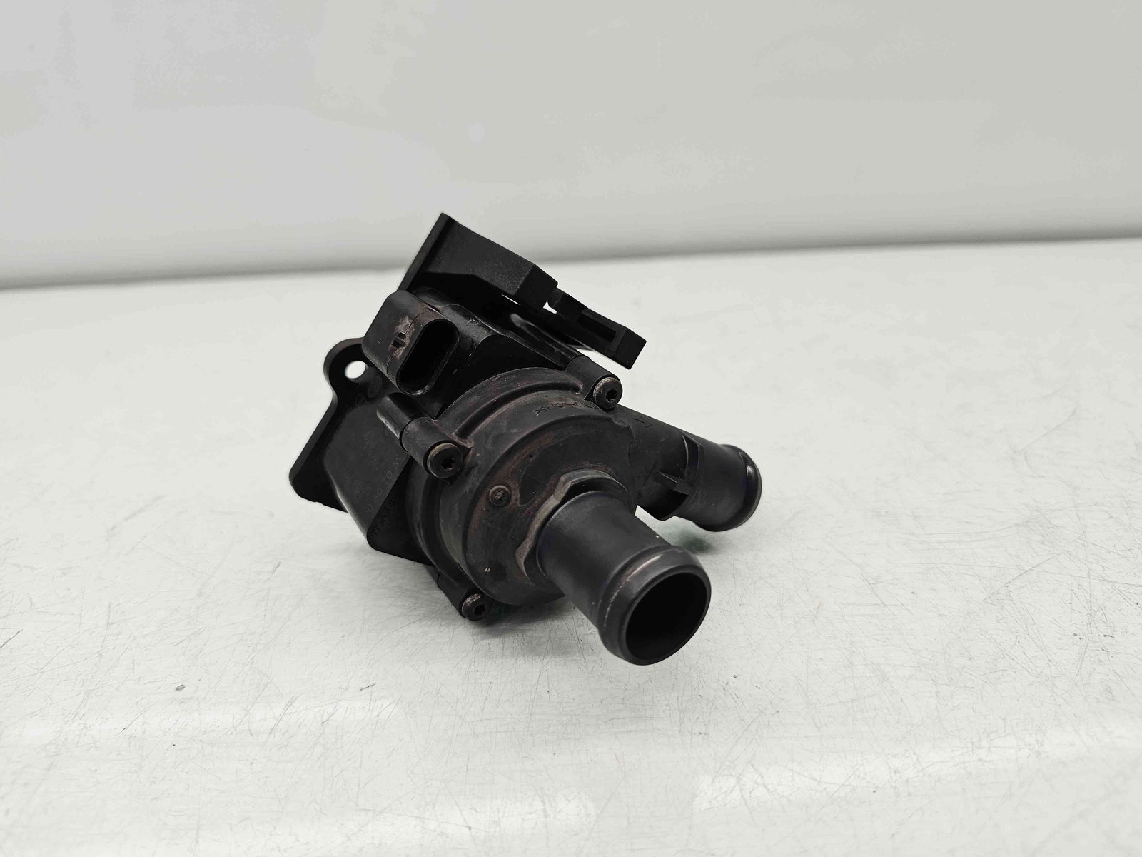 Pompa recirculare apa Audi A4 (8K2, B8.5) Facelift [Fabr 2008-2015] 06H121601J 2.0 TDI CJCA 105KW / 143CP - imagine 4