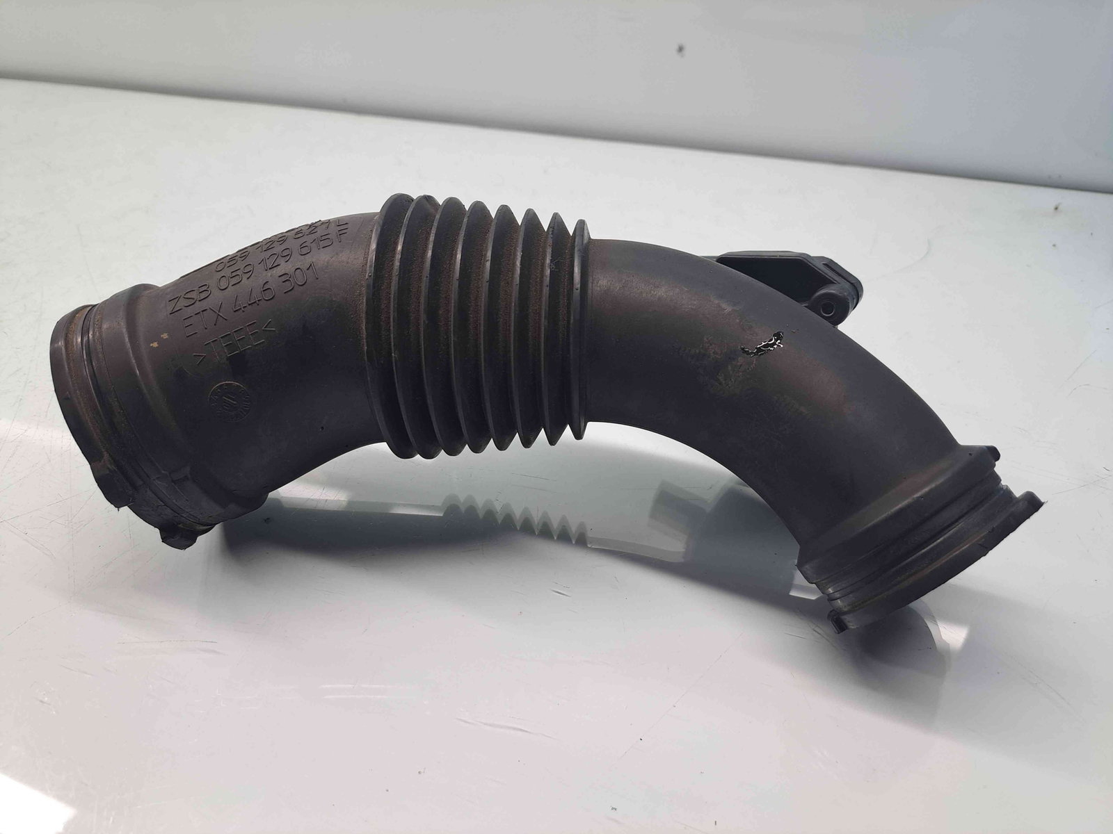 Tub admisie aer Audi A5 (8T3) [Fabr 2007-2015] 059129627 3.0 TDI CCWA 176KW / 239CP - imagine 1