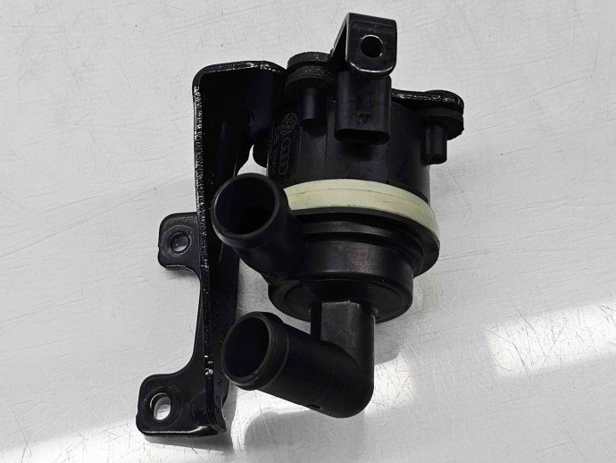 Pompa recirculare apa  Volkswagen Tiguan (5N) [Fabr 2007-2016] 5N0965561A 2.0 TDI CJCA 105KW / 143CP
