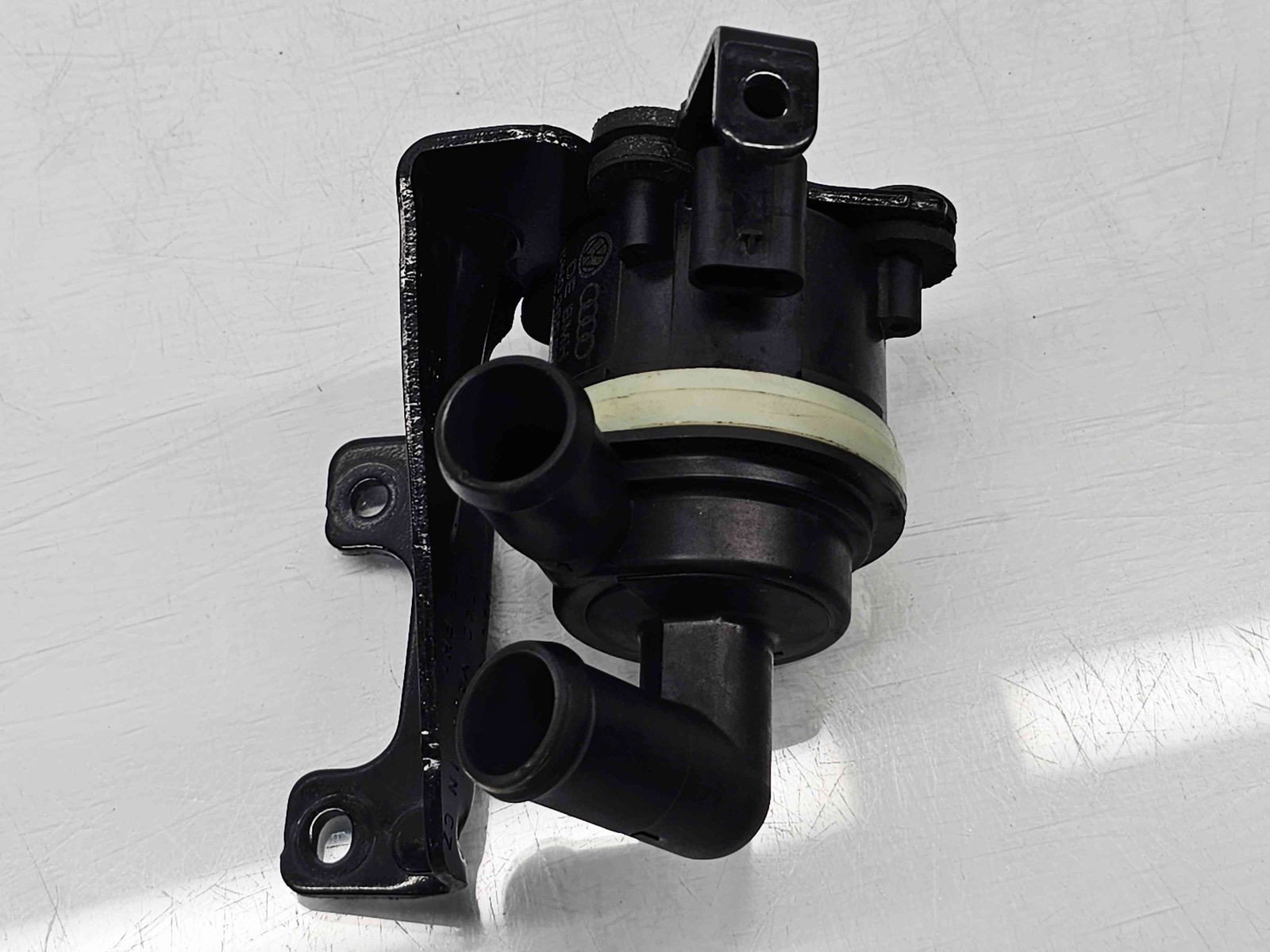Pompa recirculare apa Volkswagen Tiguan (5N) [Fabr 2007-2016] 5N0965561A 2.0 TDI CJCA 105KW / 143CP