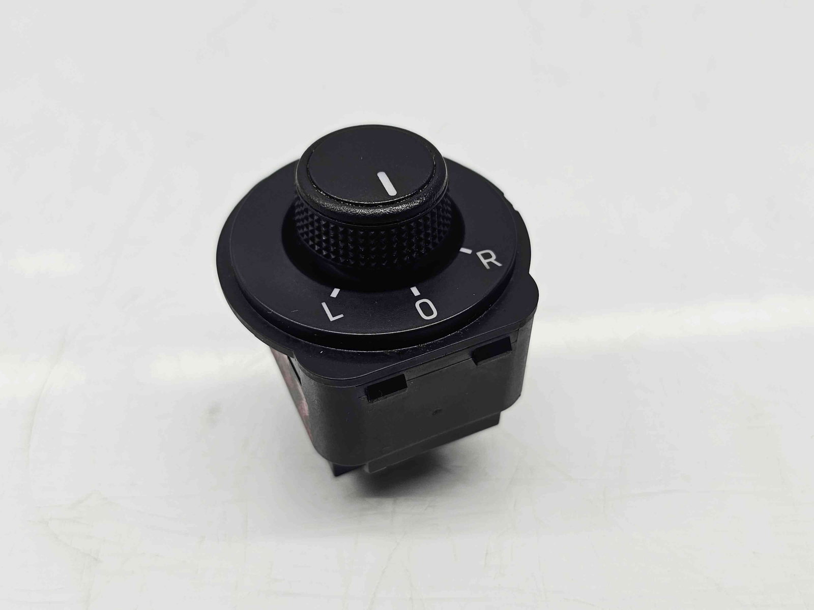 Buton reglaj oglinzi Skoda Octavia 3 (5E3) Facelift [Fabr 2012-2020] 5E0959565B - imagine 1