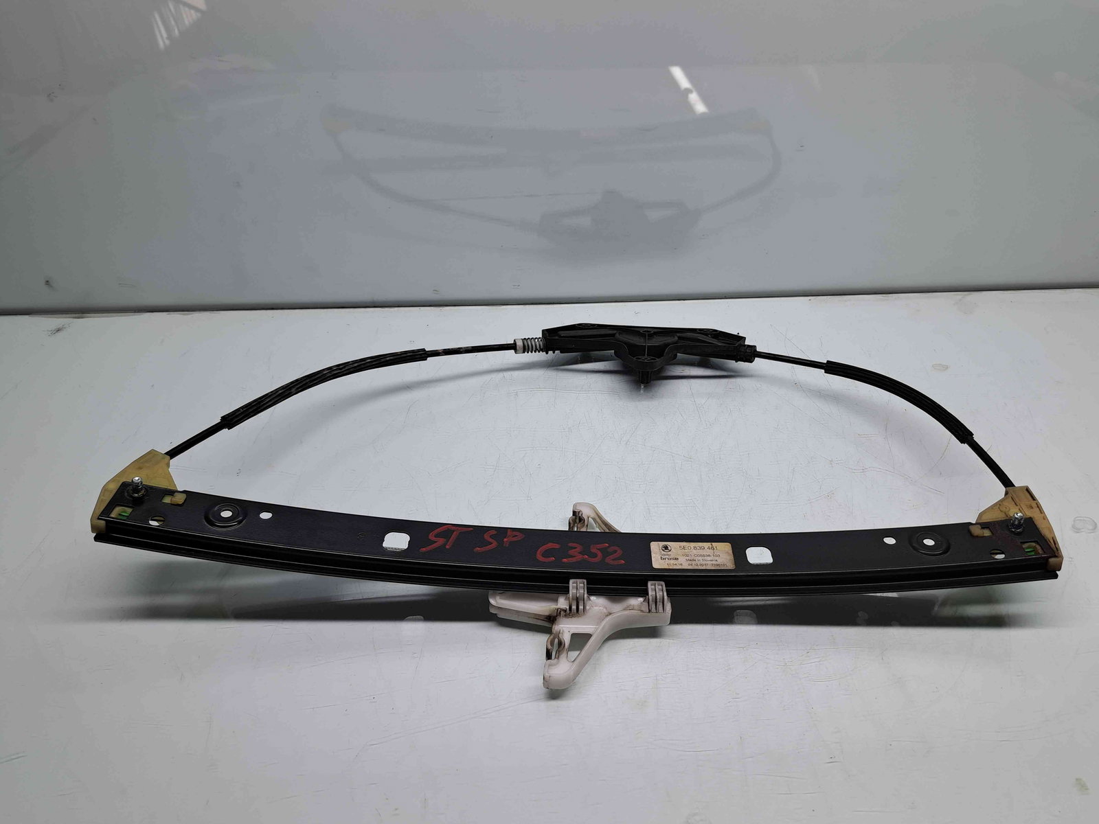 Macara electrica geam stanga spate Skoda Octavia 3 (5E3) Facelift [Fabr 2012-2020] 5E0839461 - imagine 1