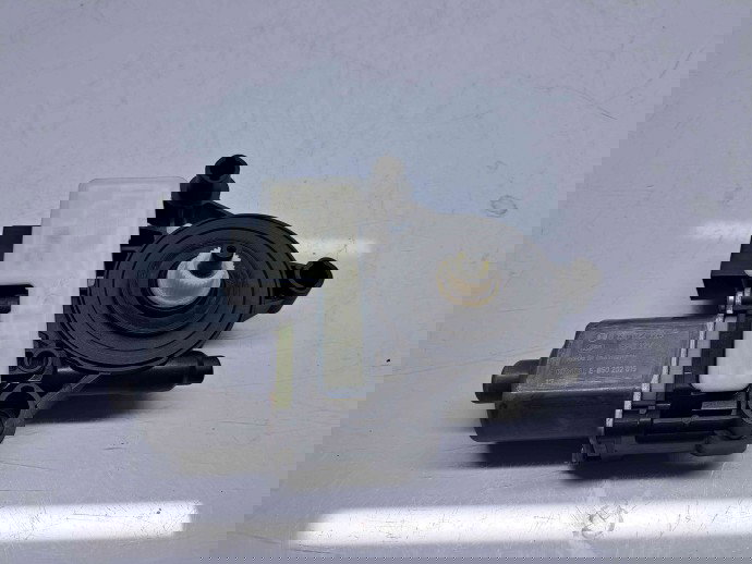 Motoras geam stanga spate Skoda Octavia 3 (5E3) Facelift [Fabr 2012-2020] 5Q0959811E