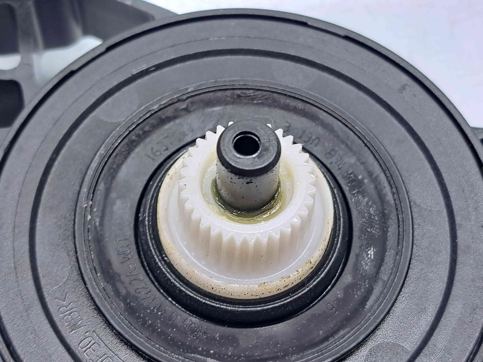 Motoras geam stanga spate Skoda Octavia 3 (5E3) Facelift [Fabr 2012-2020] 5Q0959811E - imagine 4