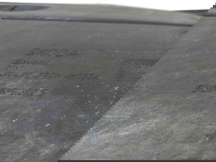 Scut lateral dreapta 5Q0825202S Skoda Octavia 1.6 CLHA 2012-2022