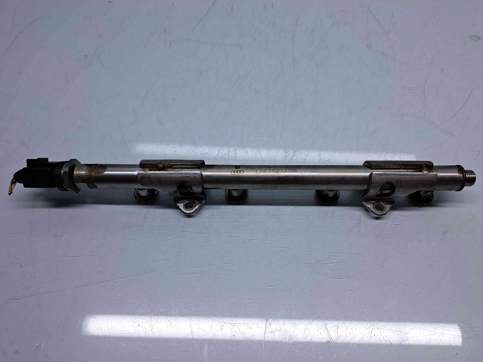 Rampa injectoare Skoda Octavia 3 (5E3) Facelift [Fabr 2012-2020] 04E133320D 1.4 TSI CZDA 110KW / 150CP - imagine 1