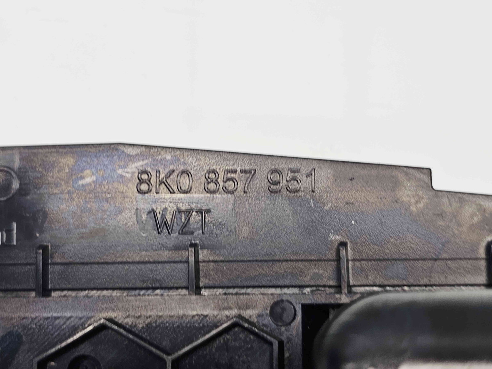 Scrumiera Audi A4 (8K2, B8.5) Facelift [Fabr 2008-2015] 8K0857951 - imagine 4