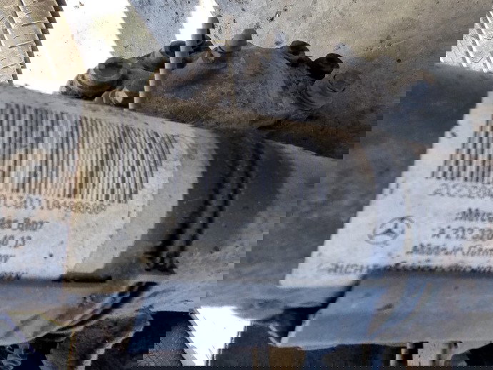 Amortizor dreapta fata Mercedes Clasa E (W212) AMG [Fabr 2009-2016] A2123204013 3.0 642852 170KW / 231CP