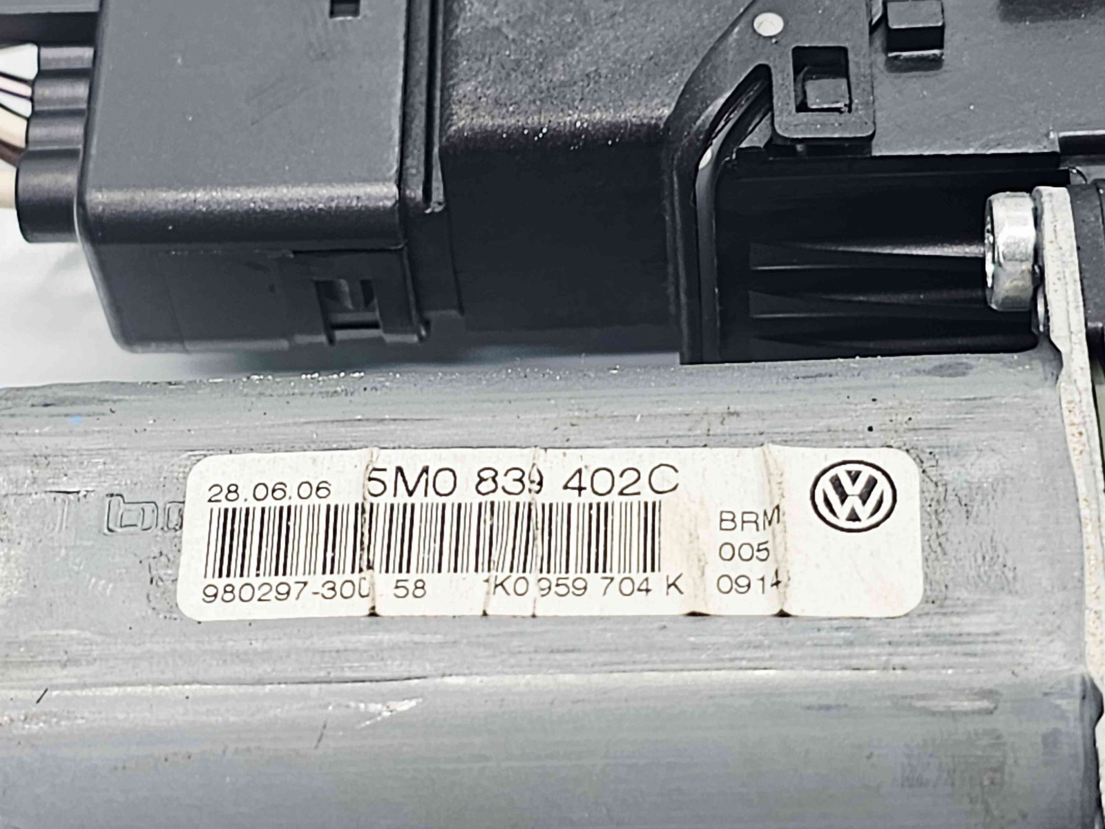 Motoras geam dreapta spate Volkswagen Golf 5 Plus (5M1) [Fabr 2005-2008] 5M0839402C - imagine 2
