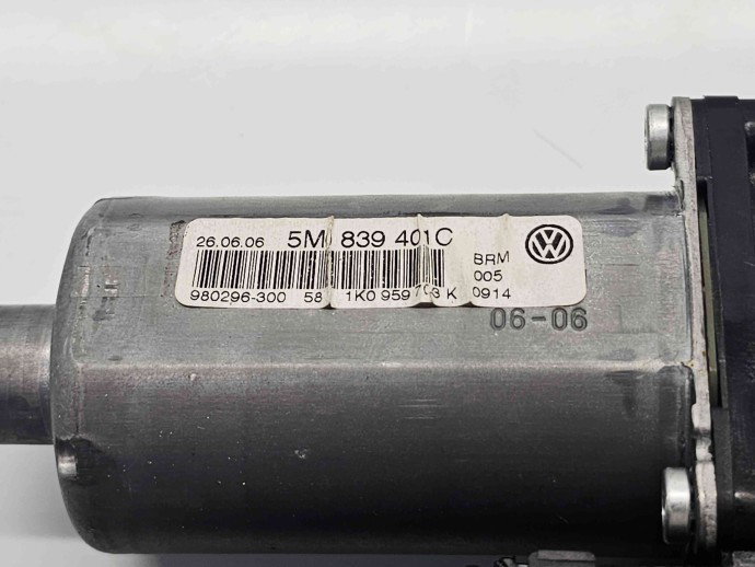 Motoras geam stanga spate Volkswagen Golf 5 Plus (5M1) [Fabr 2005-2008] 5M0839401C