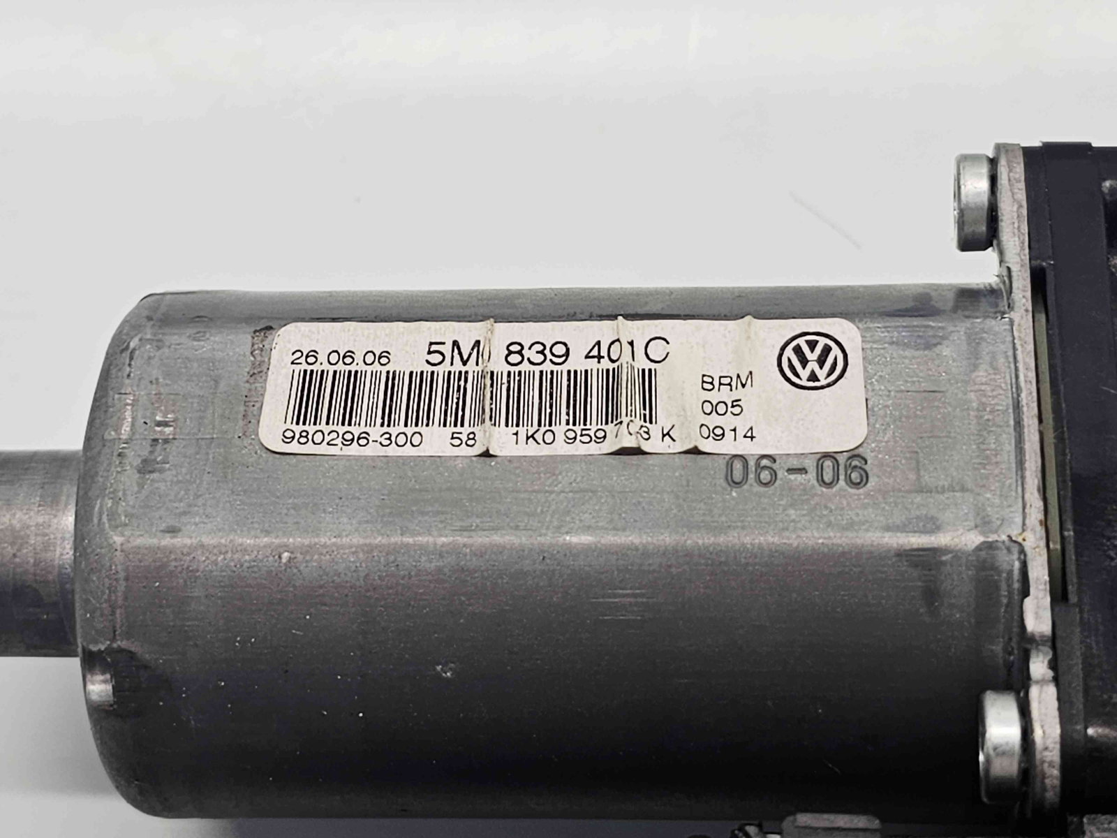 Motoras geam stanga spate Volkswagen Golf 5 Plus (5M1) [Fabr 2005-2008] 5M0839401C - imagine 2