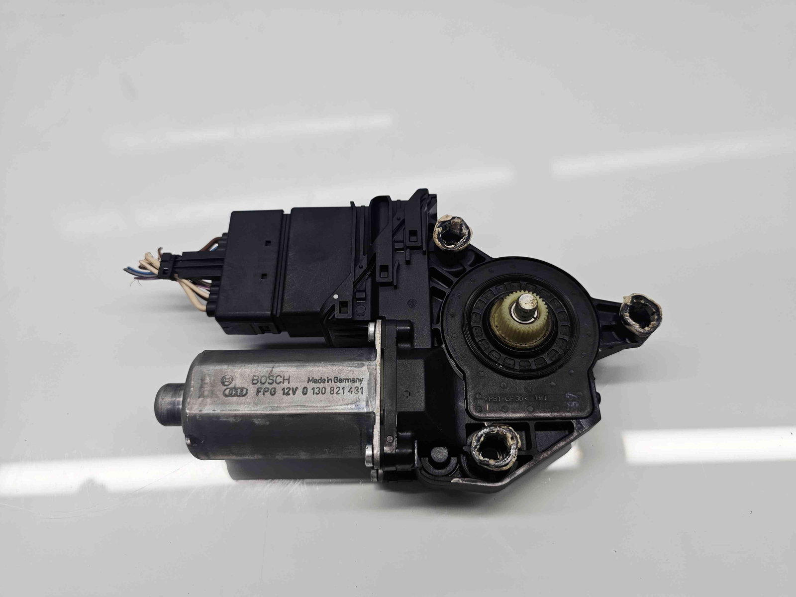 Motoras geam stanga spate Volkswagen Golf 5 Plus (5M1) [Fabr 2005-2008] 5M0839401C - imagine 3