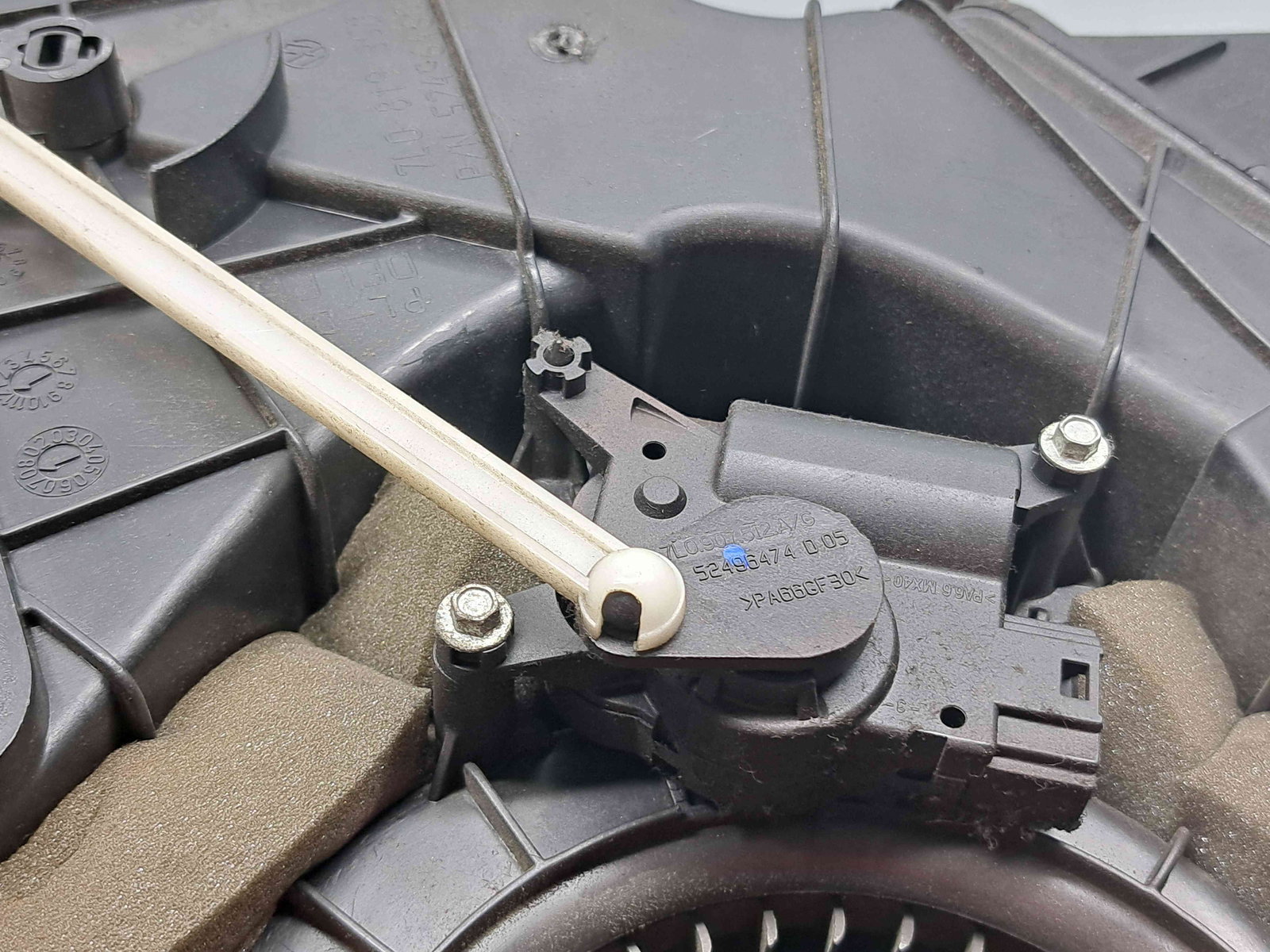 Aeroterma spate Audi Q7 (4LB) [Fabr 2006-2014] 7L0820004D - imagine 3