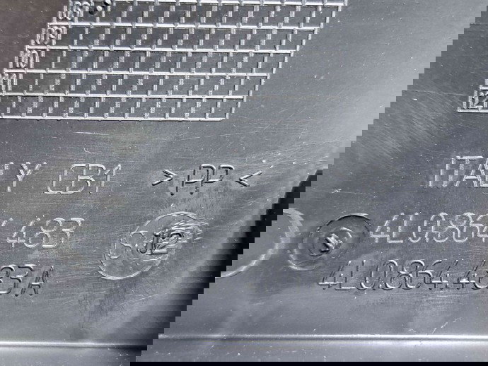 Ornament portbagaj Audi Q7 (4LB) [Fabr 2006-2014] 4L0864483A