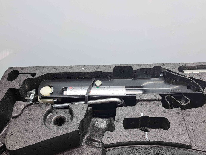 Set cric si cheie Volkswagen Passat CC (358) Facelift [Fabr 2012-2016] OEM
