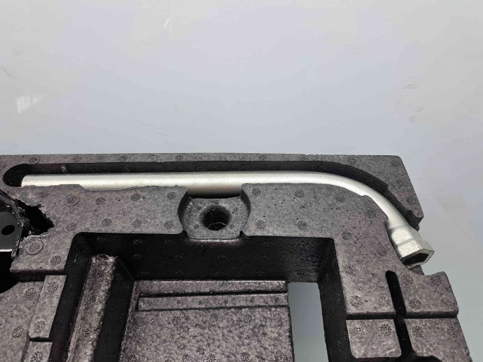  Set cric si cheie Volkswagen Passat CC (358) Facelift [Fabr 2012-2016] OEM