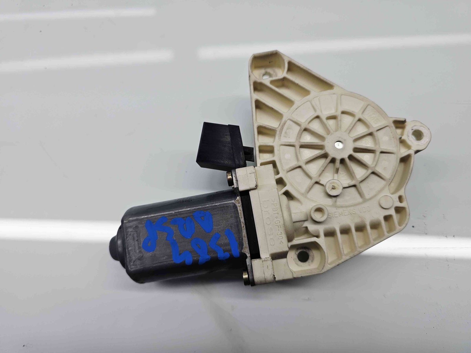 Motoras geam dreapta spate Mercedes Clasa A (W169) [Fabr 2004-2012] A1698202042 - imagine 3